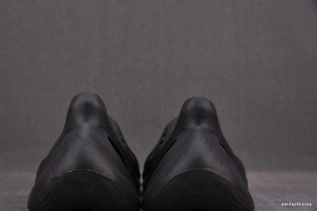 HP8739 Yeezy RNNR Onyx Adidas Foam 0809